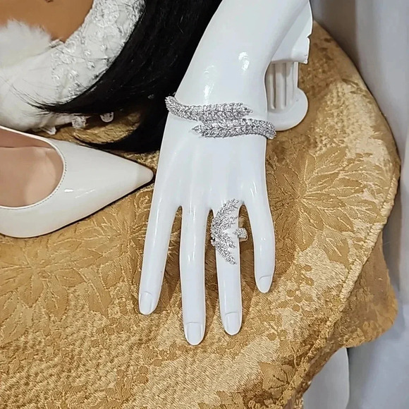 ( New Arrival ) Come Away With Me, 8pc. Wedding Tiara Ensemble - Picture 5 of 14